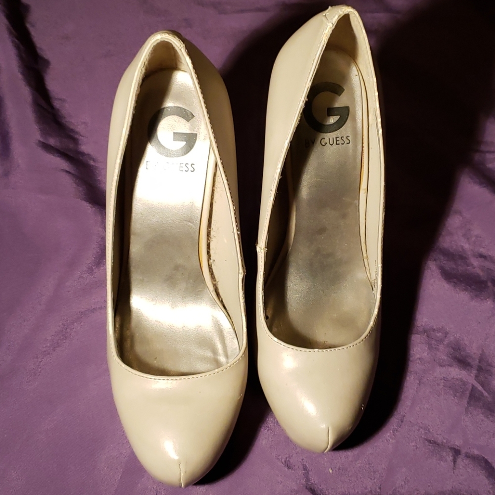 gray pumps